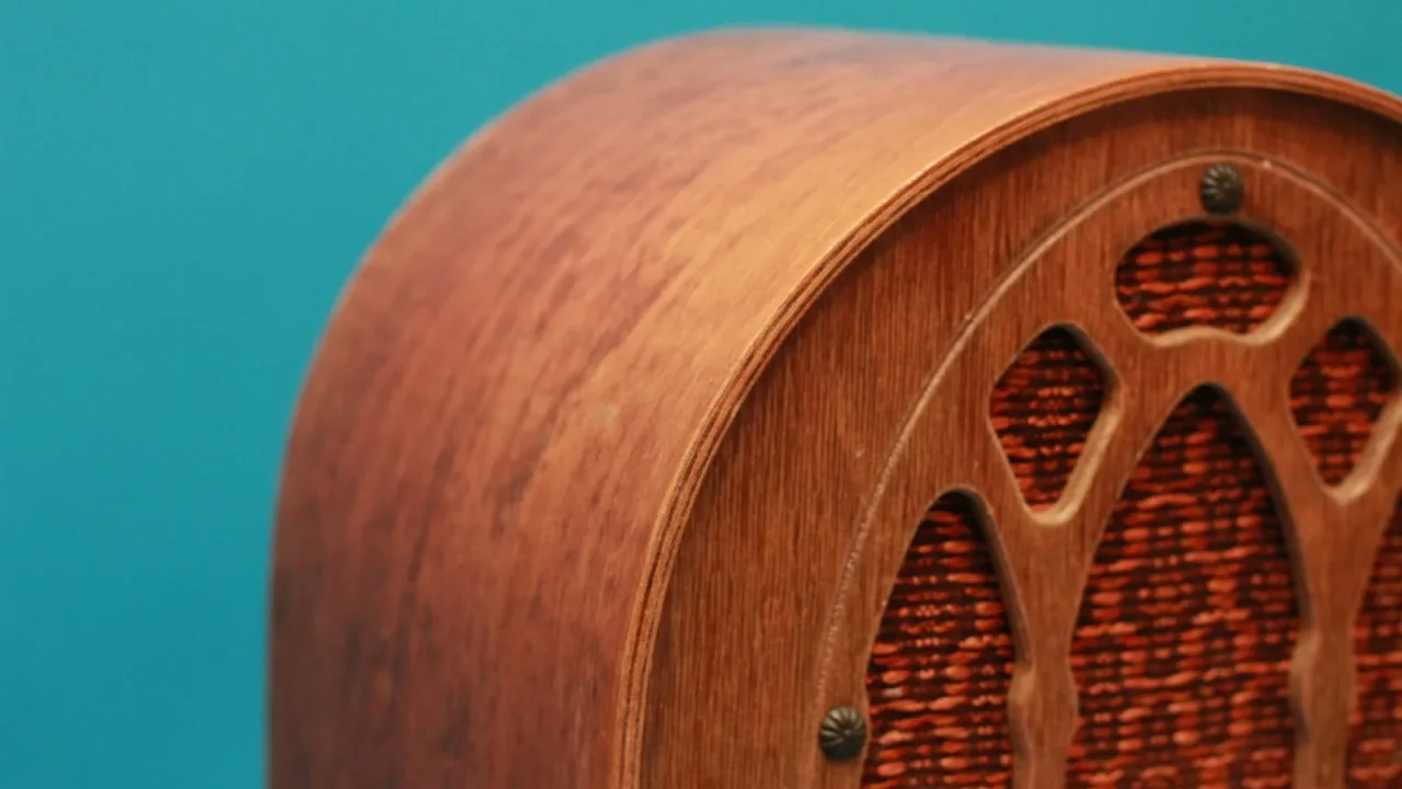 Bookshelf Speakers vs a Soundbar
