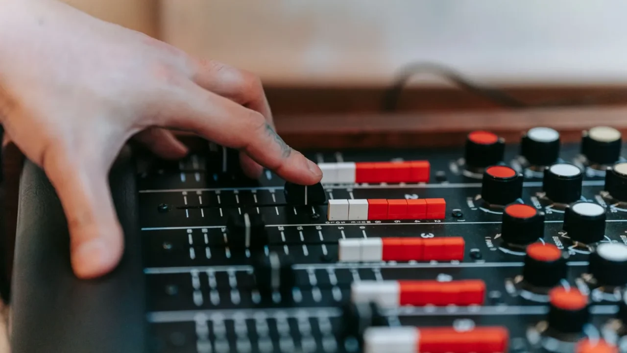 Dialogue Too Quiet, Effects Too Loud