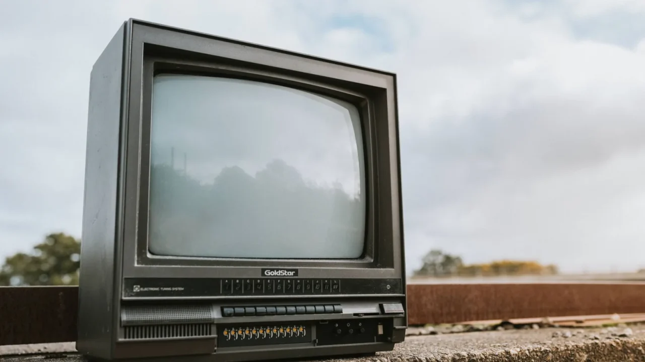 Connecting a Soundbar to an Older TV