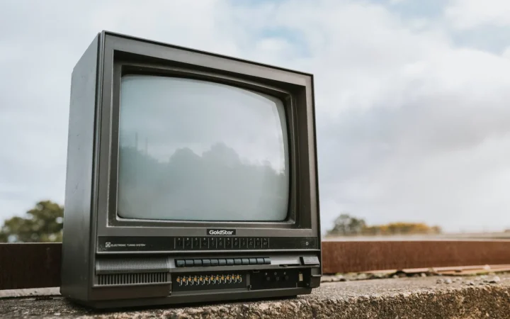 Connecting a Soundbar to an Older TV