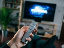 Both TV Speakers and Soundbar Playing
